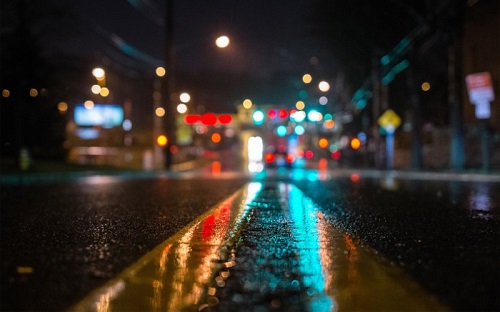 night-lights-reflection-on-wet-road-700x437